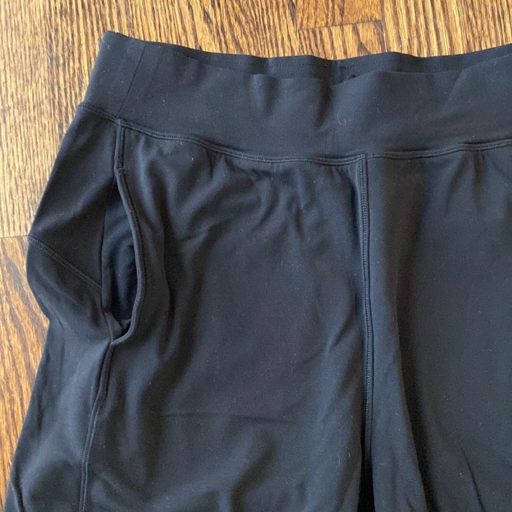 Lululemon 6 Capri Pant Black with Pockets Stretchy  Soft Elastic Waist - Picture 2 of 4